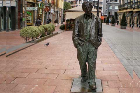 Antique design outdoor Casting Bronze Street Walking Man Statue